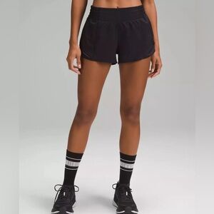 Lululemon shorty hot short 2.5”